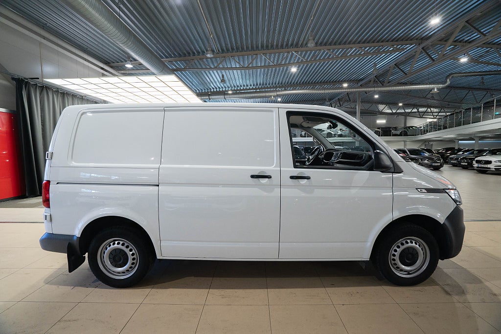 Volkswagen Transporter T30 TDI KAMERA D-VÄRMARE DRAG CARPLAY MOMS 1-ÄGARE