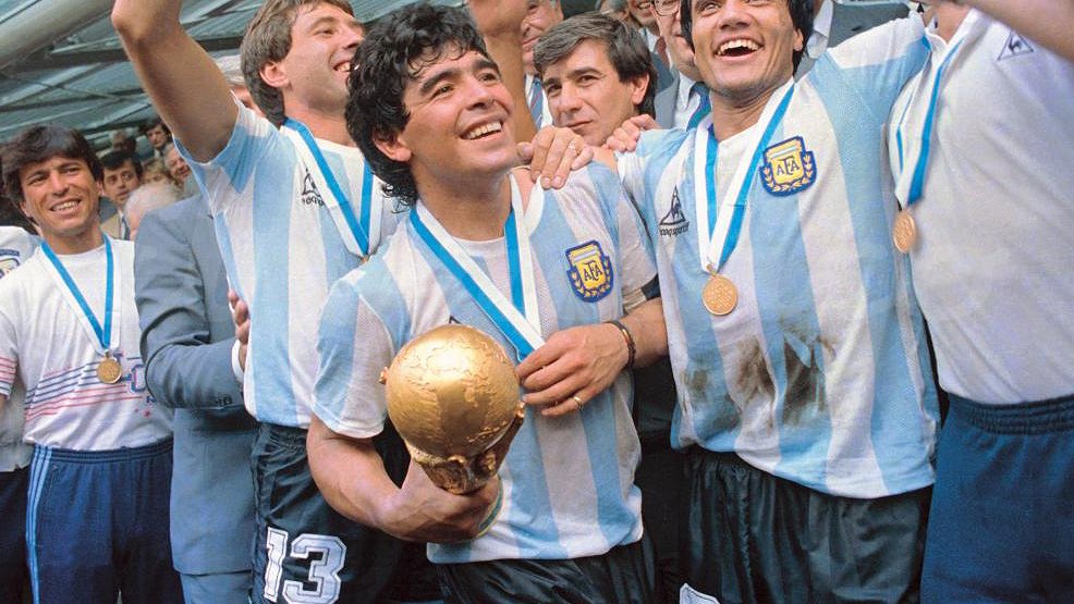 Diego Maradona efter att ha vunnit VM 1986. 