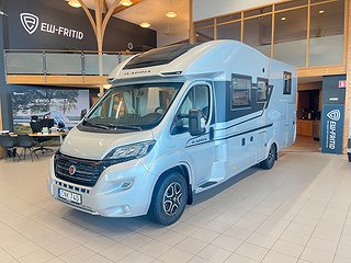 Husbil-halvintegrerad Adria MATRIX SUPREME 670 SL