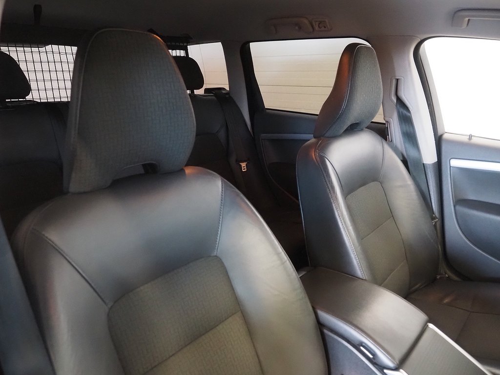 Volvo V70 D4 181hk Momentum Drag Navi VOC Kamrem Bytt 2015