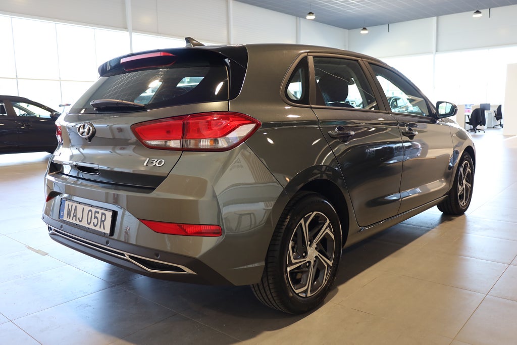 Hyundai i30 1.0 T-GDI AUT Essential Kamera Rattvärme Leasbar 2022