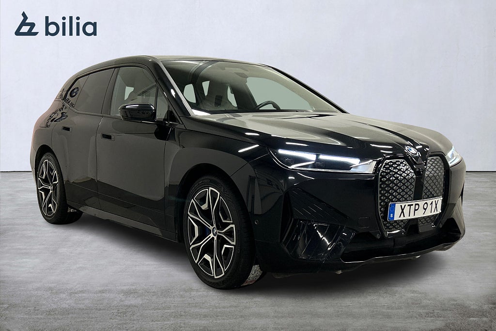 BMW iX xDrive50 | Luftfjädring | Panorama | DA Prof | HK 