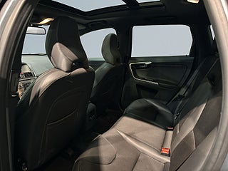 Volvo XC60 D4 AWD Classic Momentum Drag Pvärm Pano Kamera GPS SoV – bild 13