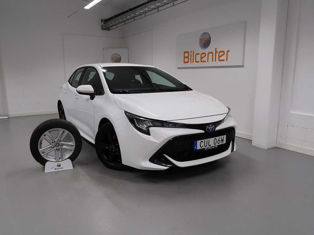 Toyota Corolla *3,99% RÄNTA* Hybrid V-Däck ingår Kamera-Motorvärmare-Rattvärme