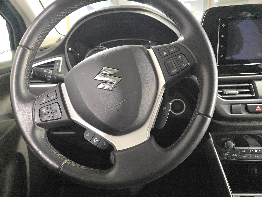 Suzuki S-Cross Hybrid AllGrip M-Värm V-hjul Backkamera