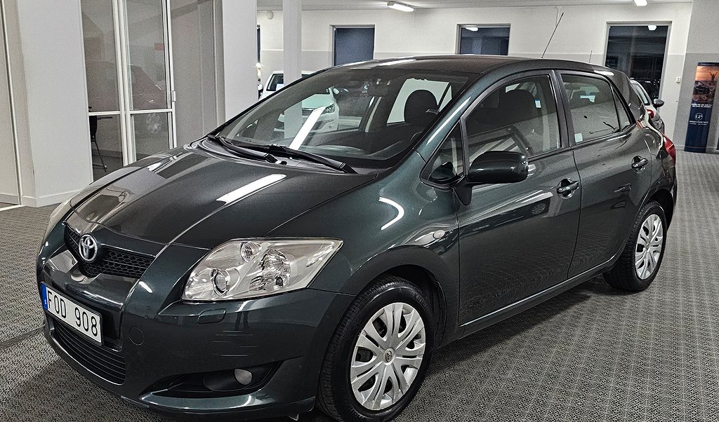 Toyota Auris 5-dörrar 1.6 Dual VVT-i JULREA 69.900:-