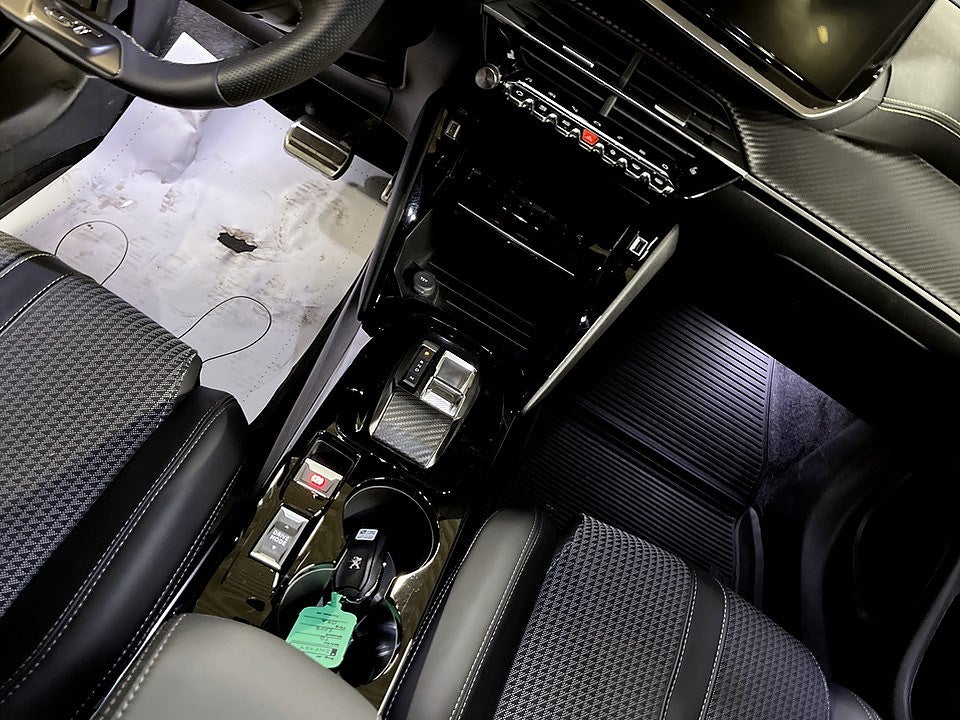 Bild på Peugeot 2008 GT 1.2 PT 130hk Aut - B-KAMERA, CARPLAY