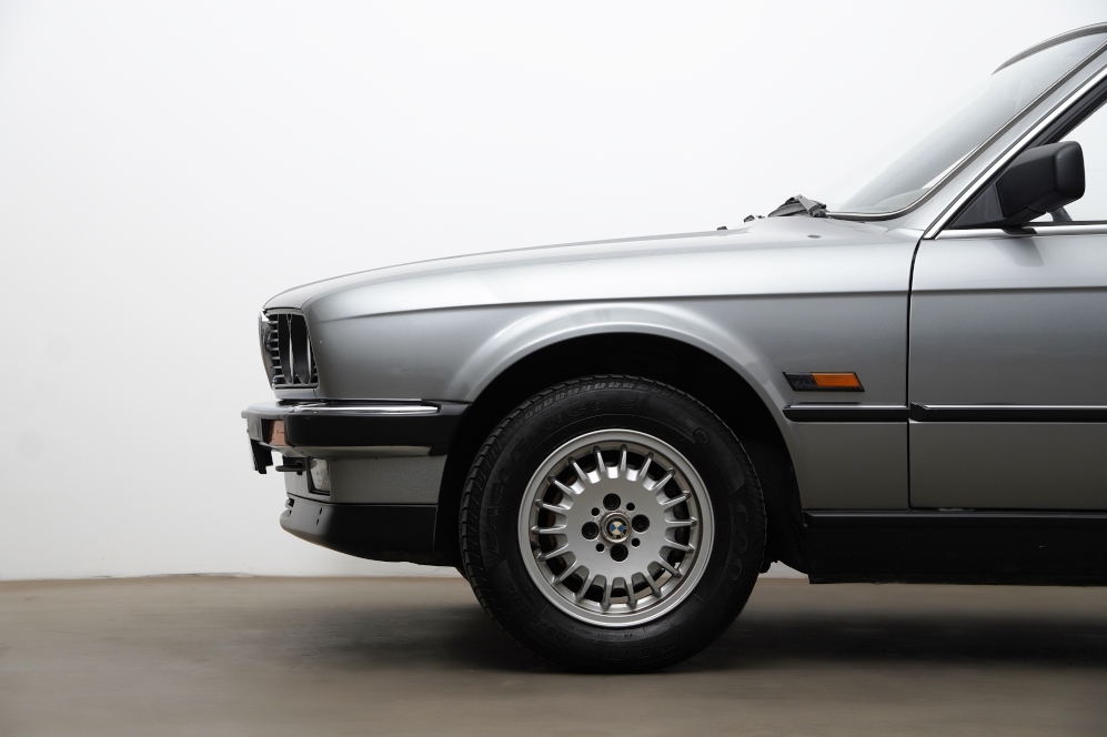 BMW 325 i e30 Cab manuell 1987, kuva 4/59