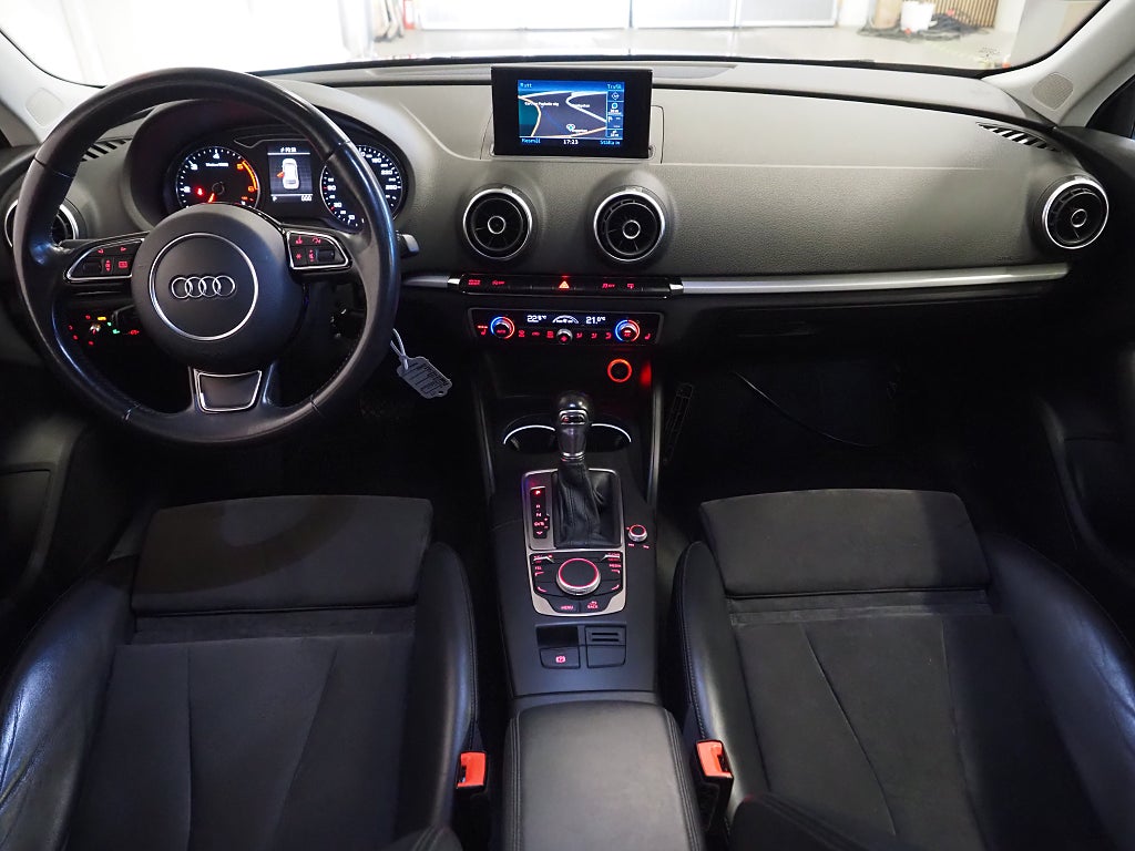 Audi A3 SB 2.0 TDI 150hk S Tronic S-Line M-Värm Navi Alcantara