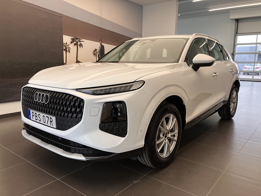 Audi Q3 SUV Tfsi 150 hk Alpinpaket