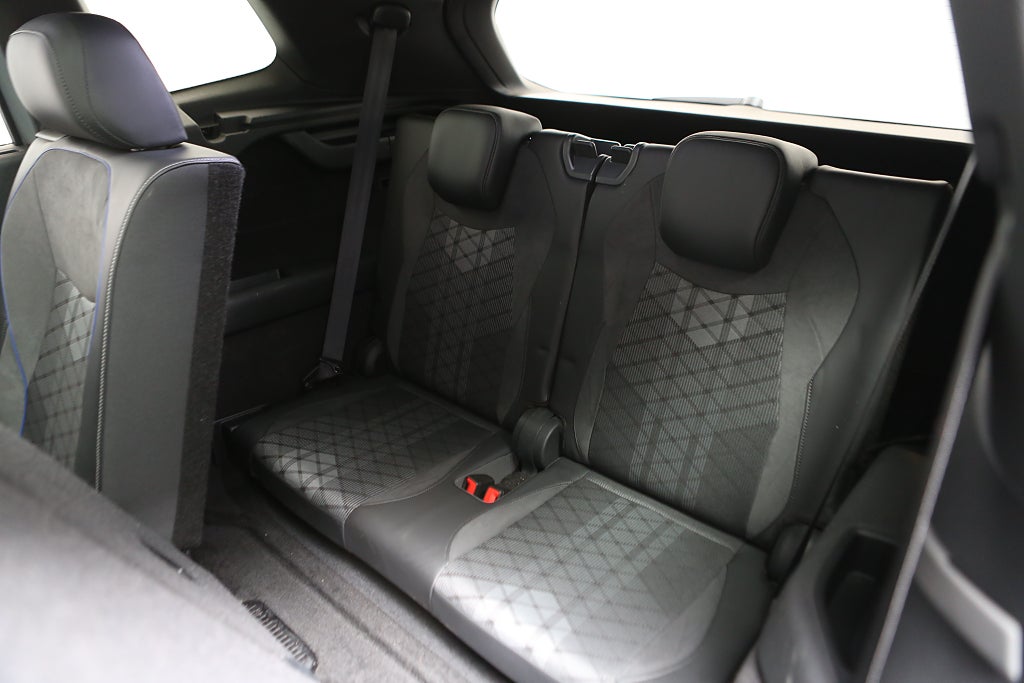 Volkswagen Tayron 2,0 TDI 4M R-Line 7-Sits Värme Drag VAT 2025