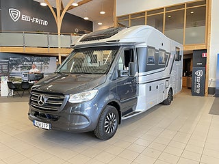 Husbil-halvintegrerad Adria CORAL SUPREME MB 670 DC