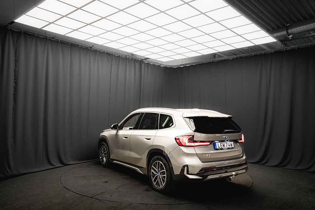 BMW iX1 xDrive30 PANO LÄDER DRAG 360° H/K HUD ELSTOL VÄRMEPUMP