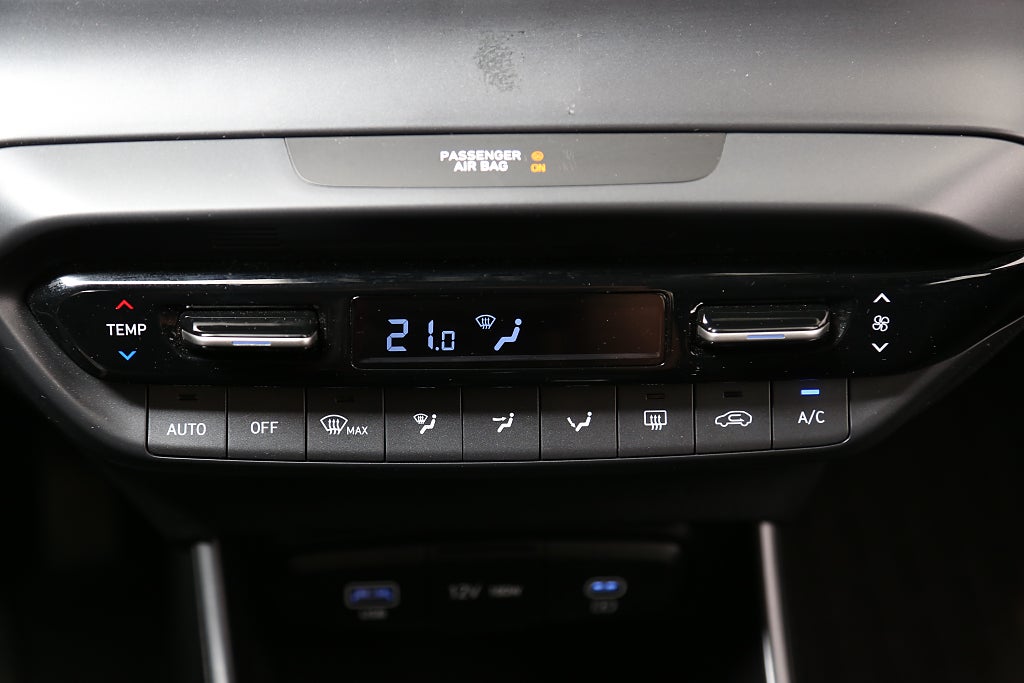 Hyundai i20 1,0 T-GDi MHEV 100hk Essential Aut CarPlay Kamera 2025