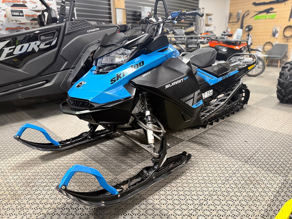 Ski-Doo Summit SP 146 850 e-tec