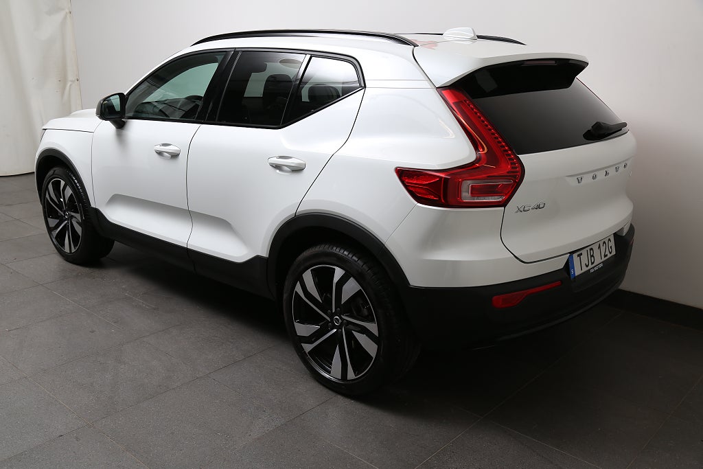 Volvo XC40 B4 Bensin 197hk Ultra Dark Skinn l Panorma l H/K l 360° 2025