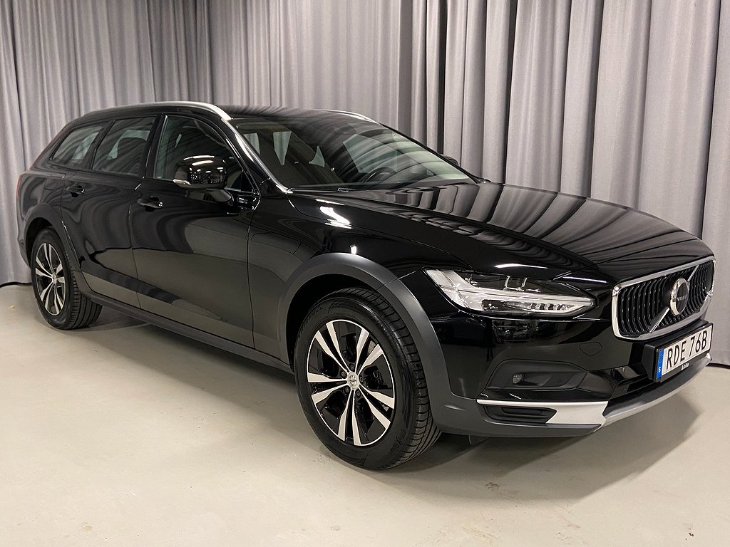 Volvo V90 Cross Country B4 197hk AWD Momentum Drag H/K Pvärm