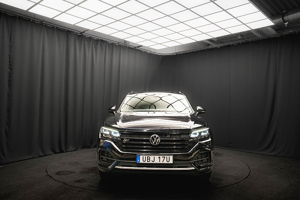 Volkswagen Touareg TDI 4M R-Line BLACK MAX PANO LUFT 21' DRAG D-VÄRM MOMS
