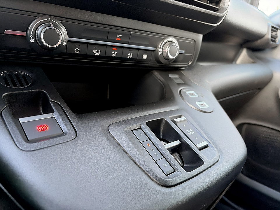 Bild på Peugeot Partner 130hk Aut L2 - EDITION! SERVICE & V-HJUL INGÅR!