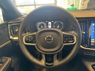 Volvo S60 PLUG-IN T8 AWD R-Design/M-värm/Panorama/Navi/H&K