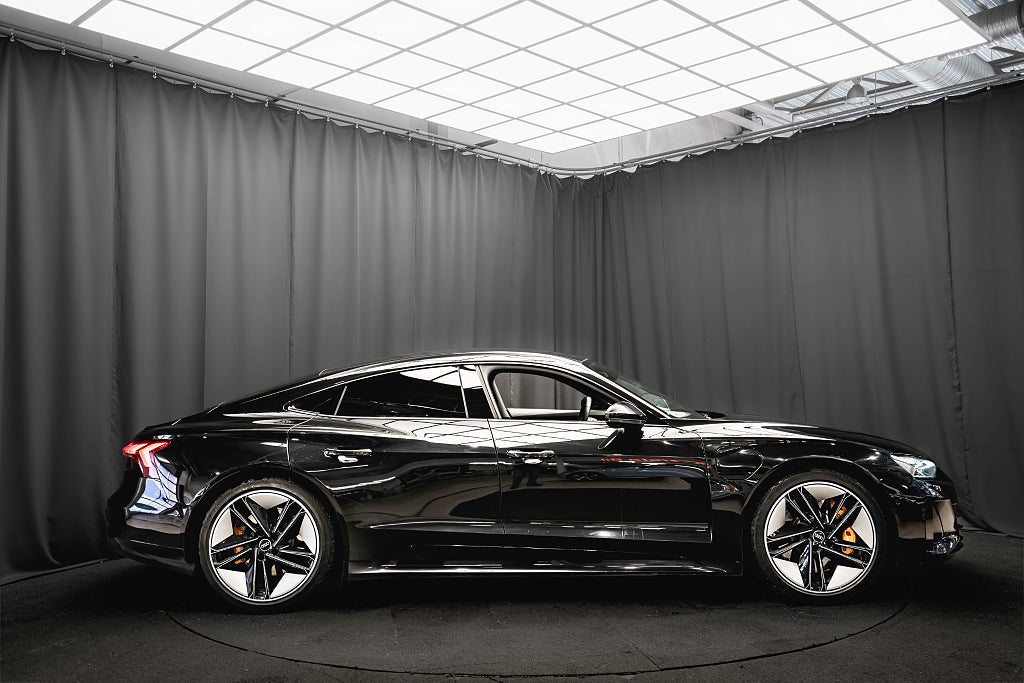 Audi E-Tron GT Q DYNAMIK+ PANO B&O LUFTFJÄDRING 21'' MOMS 360° HUD