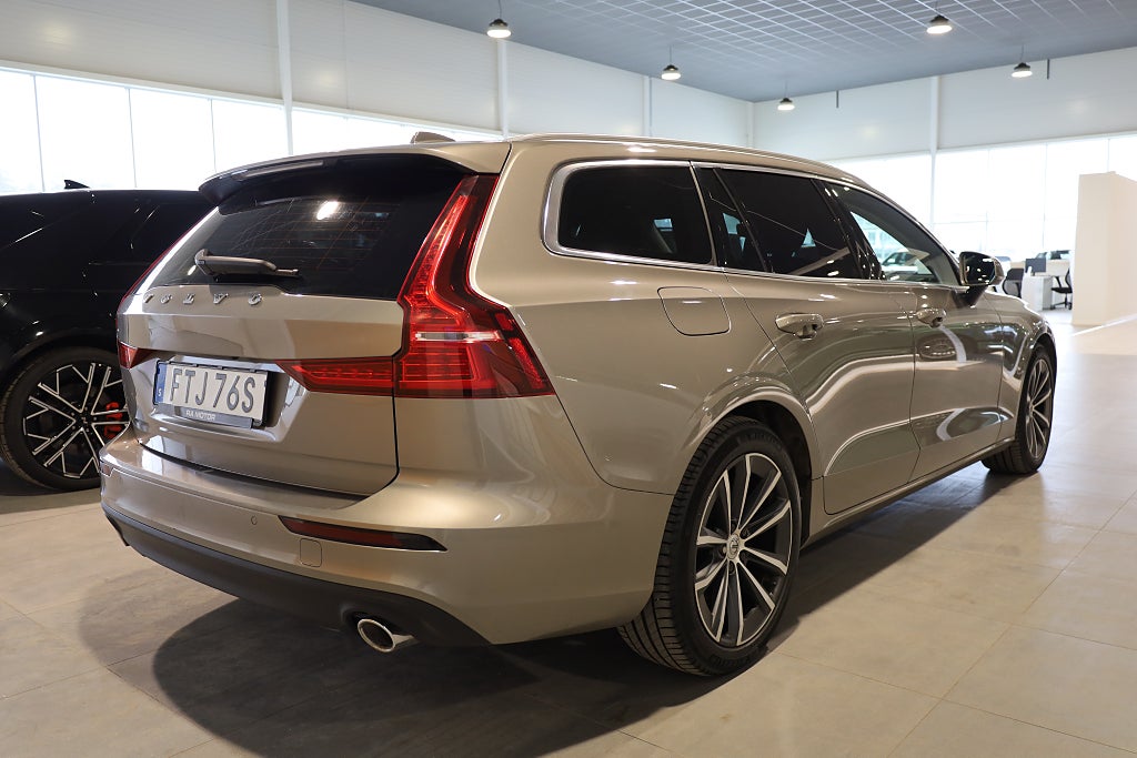 Volvo V60 D4 AWD Geartronic Momentum H/K Navi Kamera Leasbar 2021