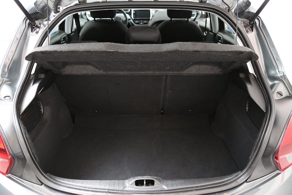 Peugeot 208 1,2 PureTech 82hk Style 5-dörrar P-sensorer Nybesikt 2016
