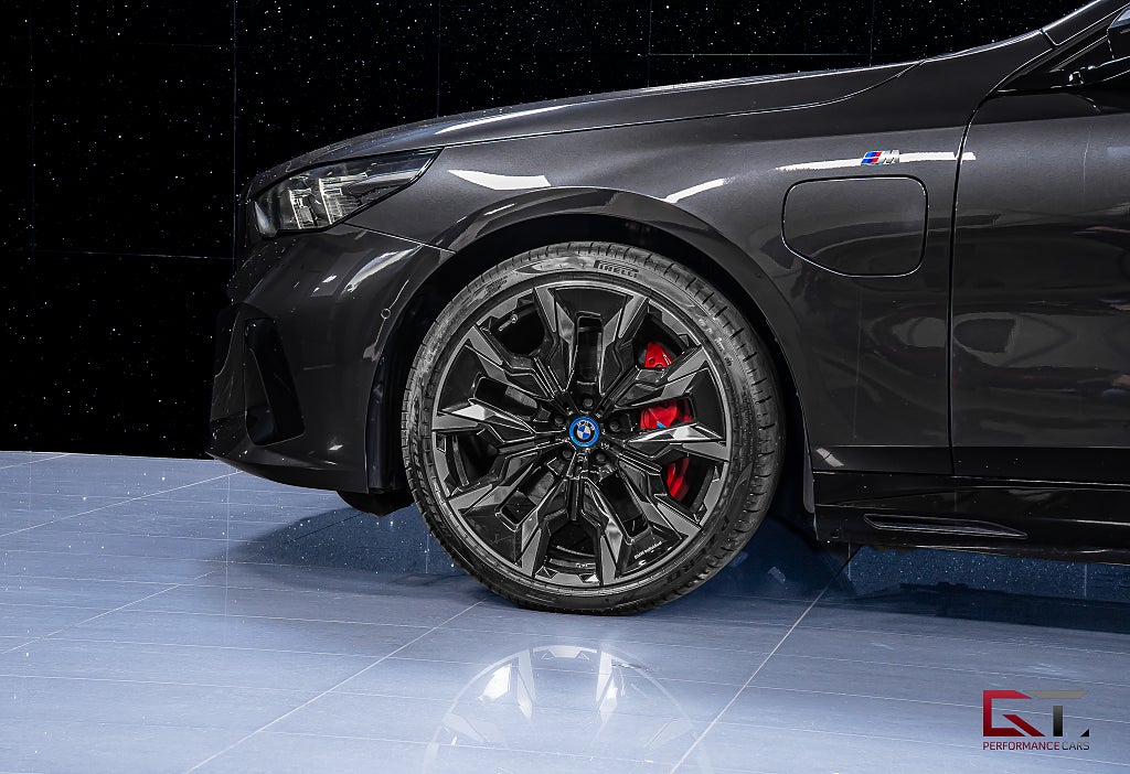 BMW 550e Touring M-Sport Pro MOMS Pano 21" B&W Carbon Drag DAP