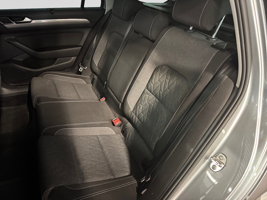Volkswagen Passat Sportscombi 1.5 TSI Aut Adapt farth Dragkrok Rattvärme bild 13