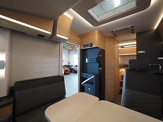 Husbil-integrerad Adria Sonic Plus 700 SL 9 av 19