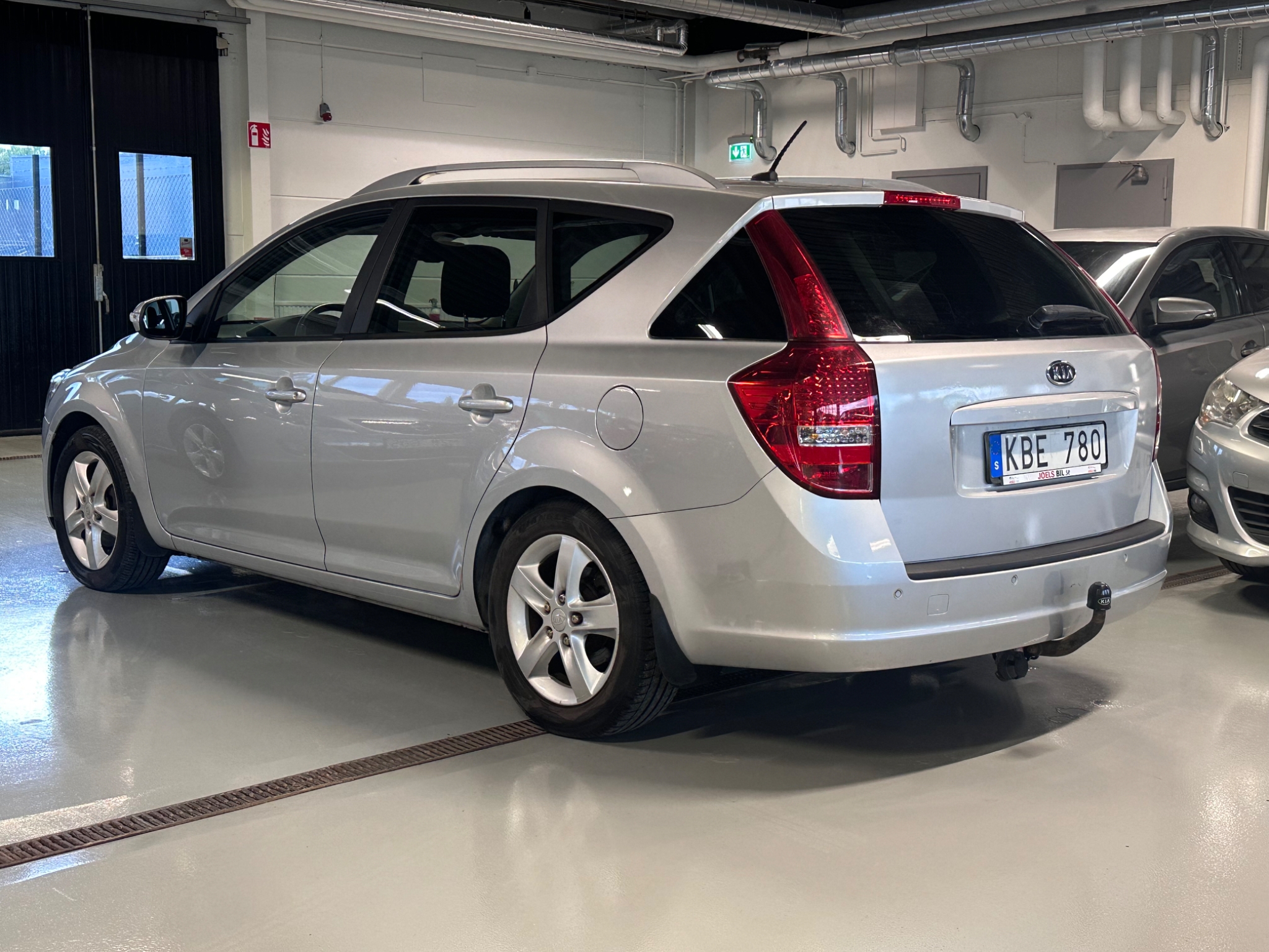Kia Ceed cee'd_sw 1.6 CVVT EX / Dragkrok 2010, bild 4/10