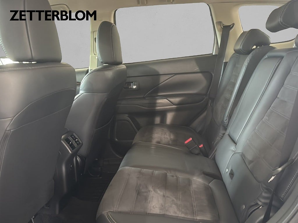 Kombi Mitsubishi Outlander 9 av 15