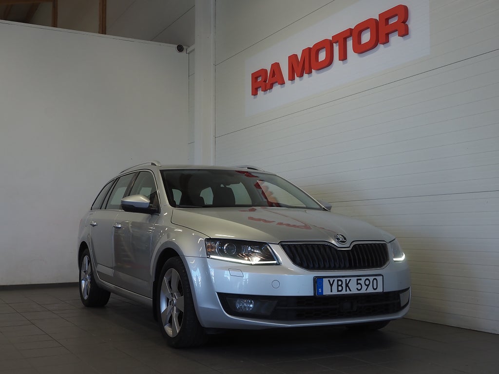 Skoda Octavia Kombi 1.4 TSI 150hk Style Dragkrok P-Värm P-Sensorer 2016