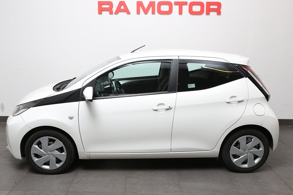 Toyota Aygo 1,0 VVT-i 69hk X-PLAY 5D 2016