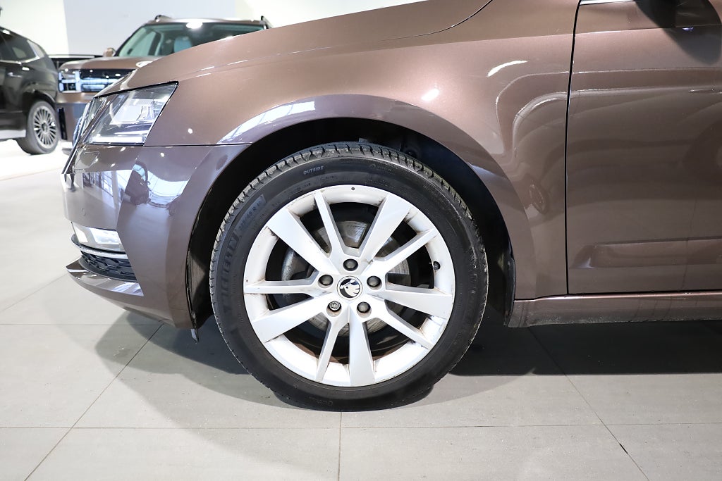 Skoda Octavia 1.0 TSI Navi Värmare Kamera Canton Carplay 2018