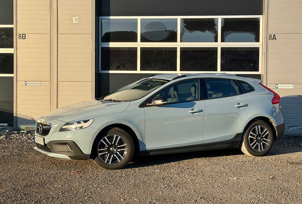 Volvo V40 Cross Country D2 120HK Business Advanced Värmare Dragkrok 