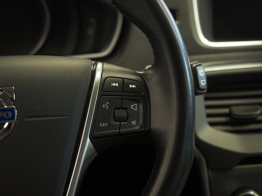Volvo V40 D3 Momentum 150hk | Backkamera | D-värm | Drag | 2016