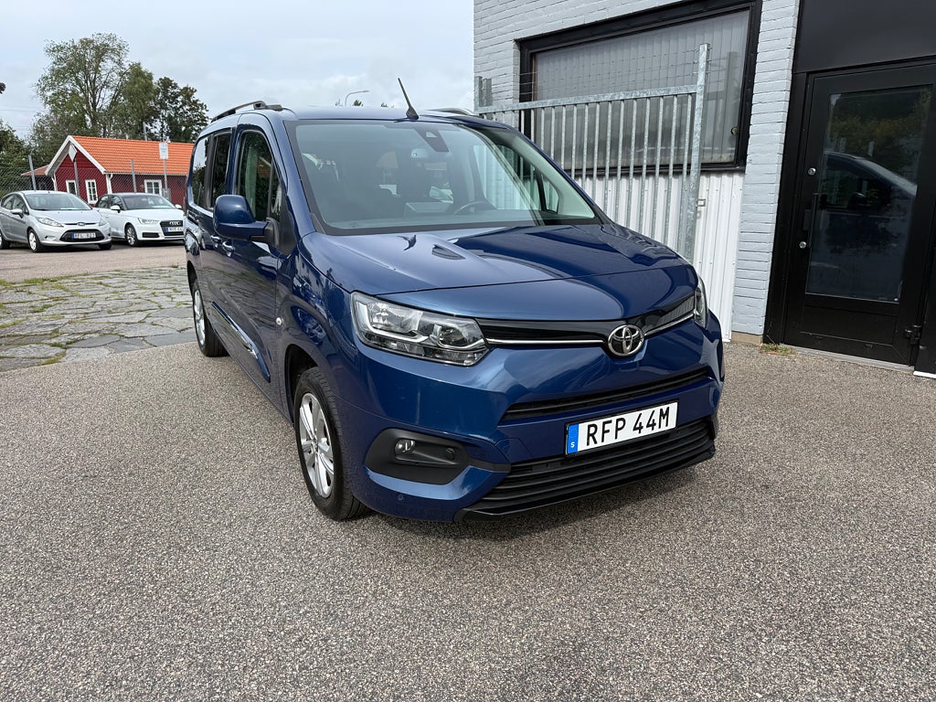 Toyota Proace City Verso 1.2T 130HK 7-SITSIG AUTOMAT / DRAG / VÄRMARE