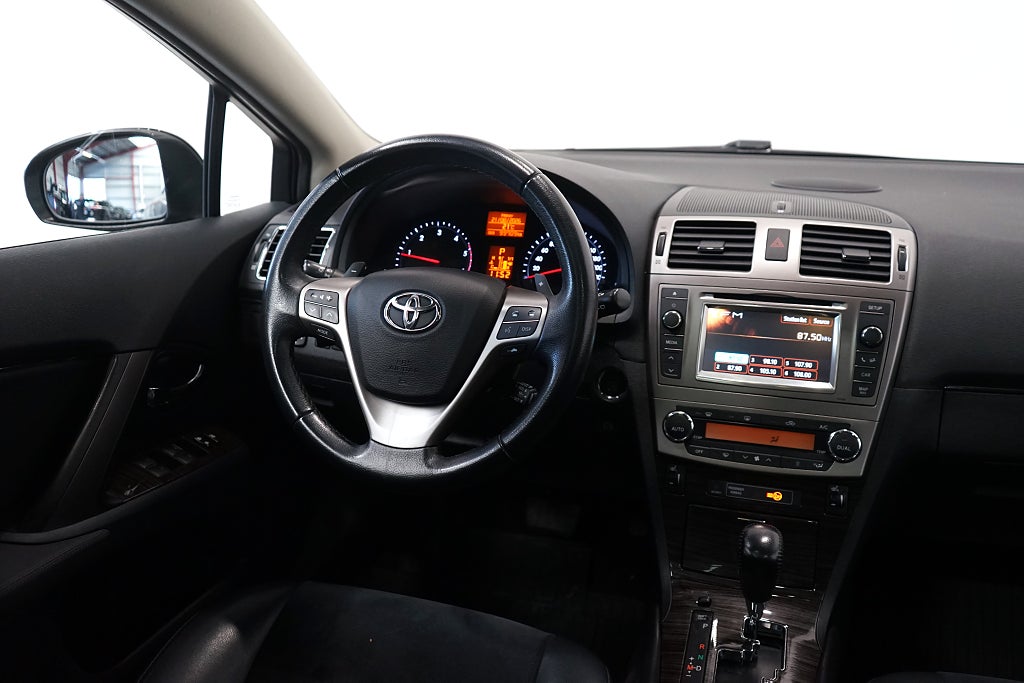 Toyota Avensis 2.2 Executive Automat Dragkrok B-Kamera Panorama 150hk