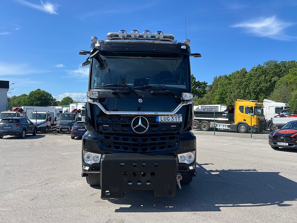 Mercedes-Benz Arocs 3251 Tridem Lastväxlare, Fullt Plogutrustad