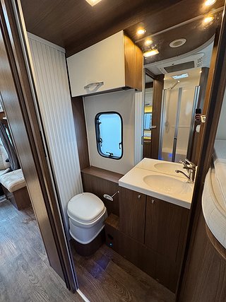 Husbil-halvintegrerad Roller Team Noble ART T7000 Elegance 12 av 20