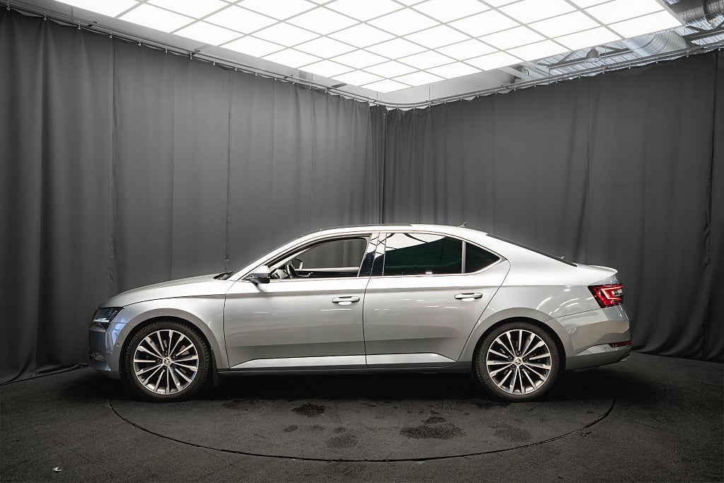 Skoda Superb 2.0 TSI 4x4 L&K PANO B-VÄRMARE LÄDER DRAG KAMERA 280hk
