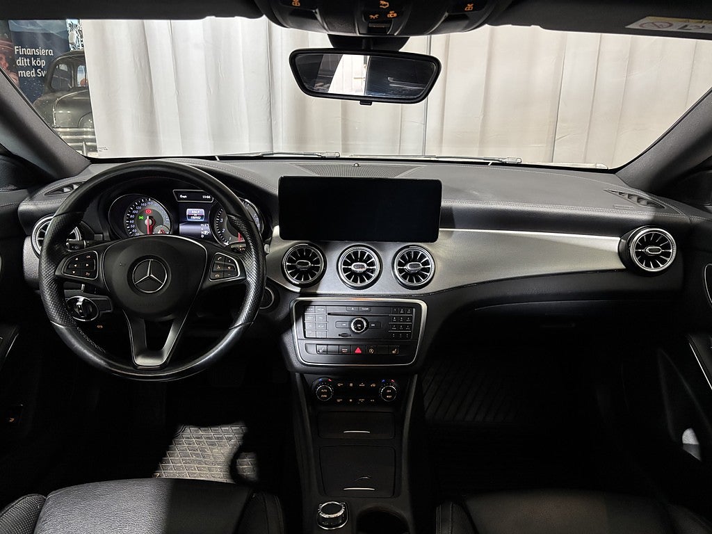 Mercedes-Benz CLA200 200 7G-DCT Urban Line Bkam Pano Skinn Navi Drag Ambligh
