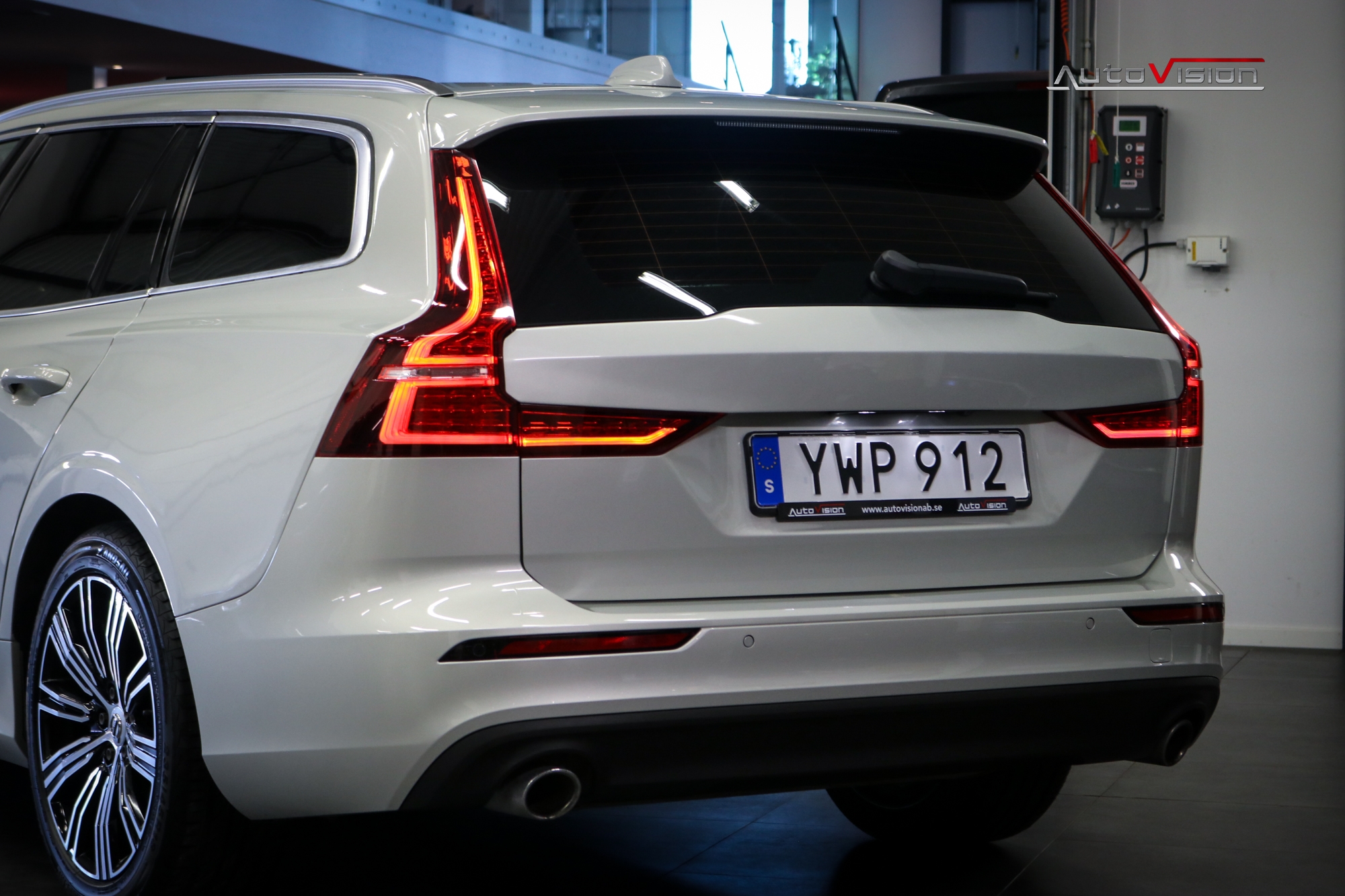 Volvo V60 D4 Geartronic 190hk PANO 2019, bild 6/10