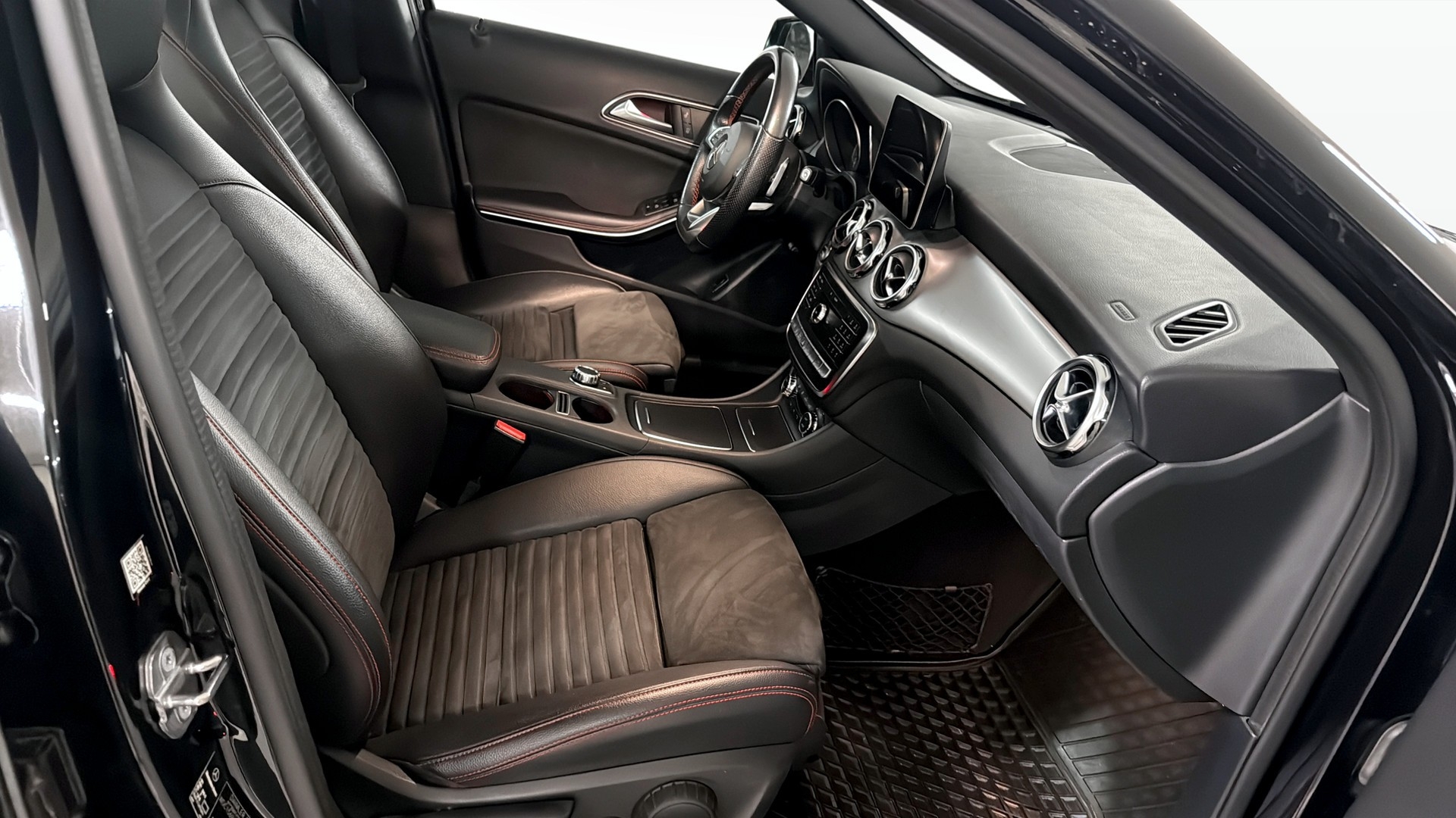 Mercedes-Benz GLA 2020, bild 3/25