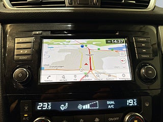 Nissan Qashqai 1.3 DIG-T DCT 360°kamera GPS Mvärm Drag S/V-hjul – bild 15
