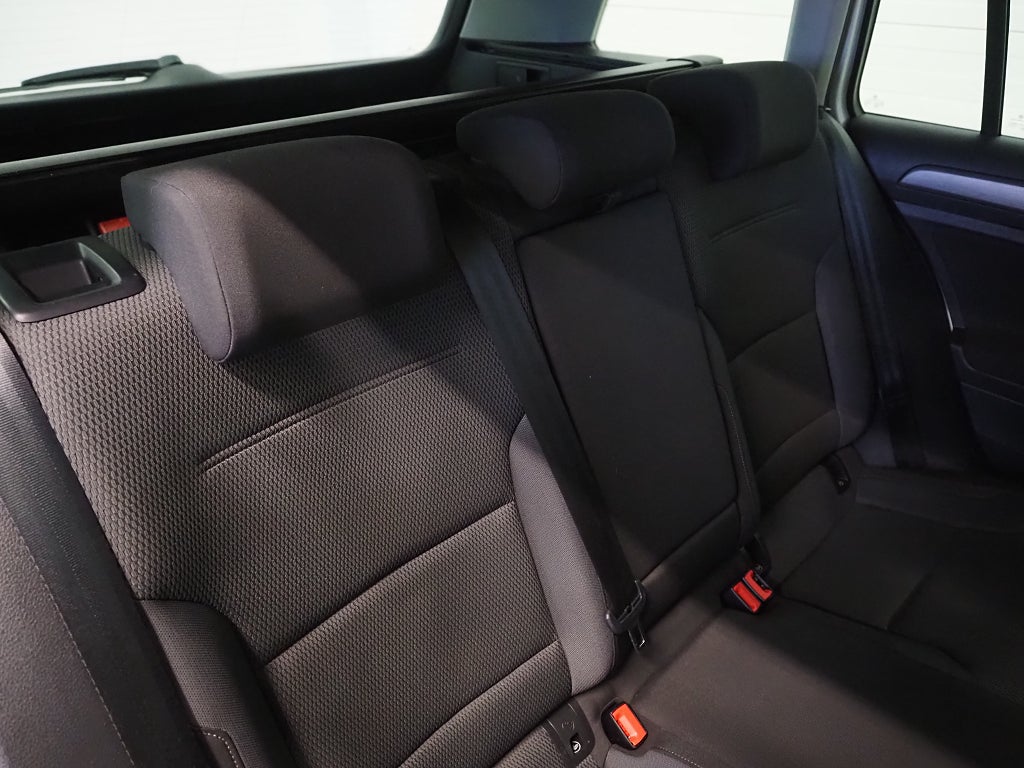 Volkswagen Golf Sportscombi 1.6 TDI 115hk Kamera Dieselvärmare ACC 2019