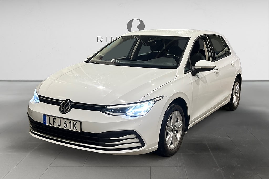 Volkswagen Golf 1.5 TSI 150 HK BASE B-VÄRM NAVI LED COCKPIT PDC NYSERV