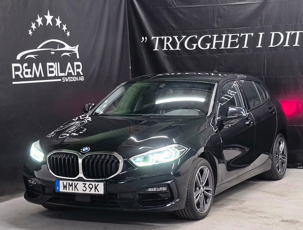BMW 118I Sport line, Navi, P-sens, Cockpit, CarPlay, Ny Bes!!!