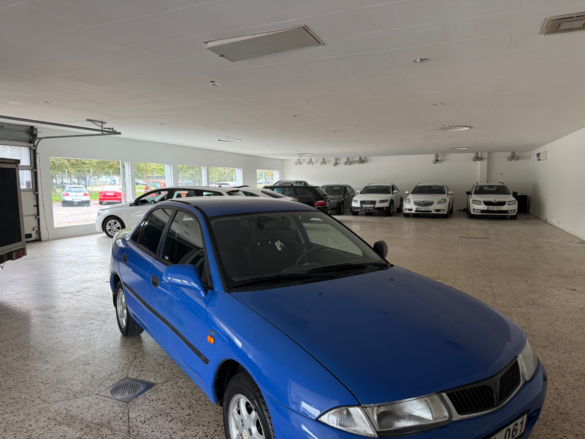 Mitsubishi Carisma 1999, photo 2/10